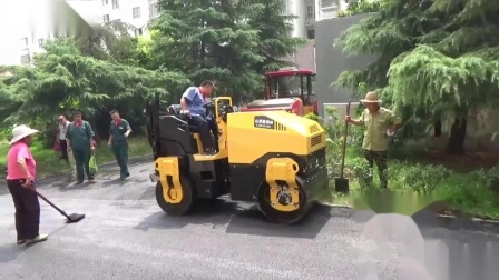 Rolo Vibratório Totalmente Hidráulico com Pneus Pneumáticos